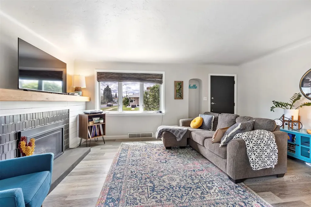 1955 Wall Street Butte MT 59701