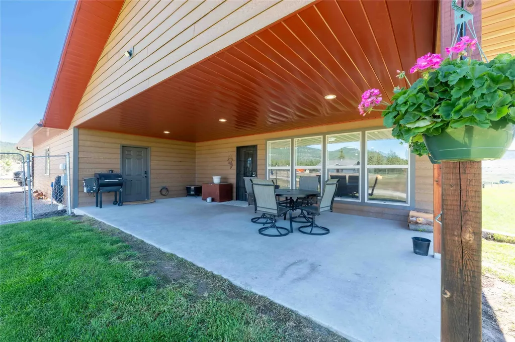 9 Fairway Court Plains MT 59859
