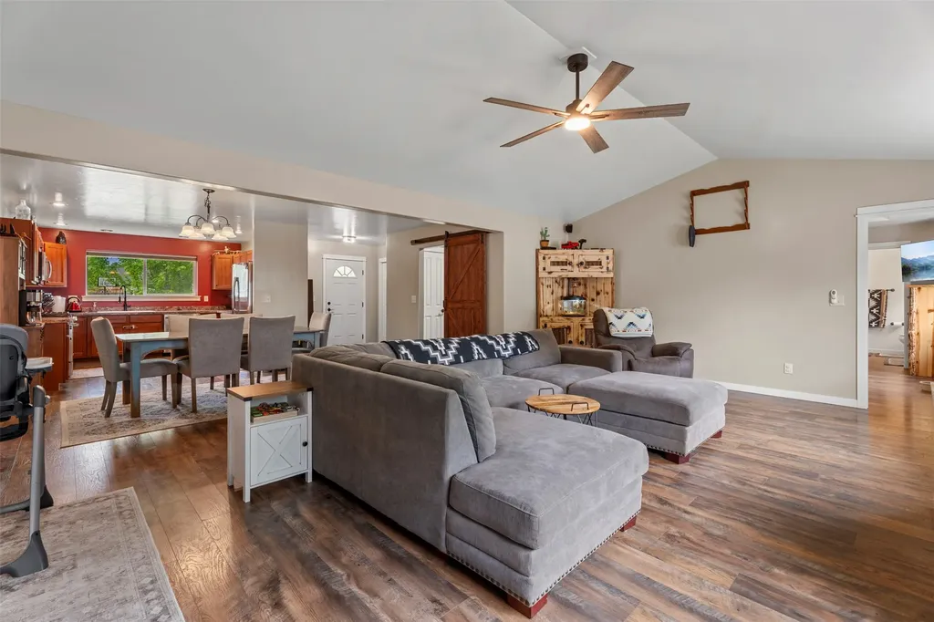 115 Cinnamon Court Corvallis MT 59828