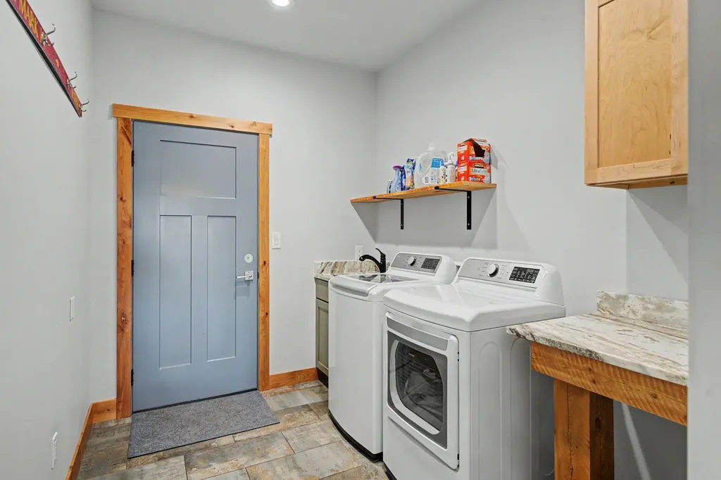 8 Skihi Peak Drive Clancy MT 59634