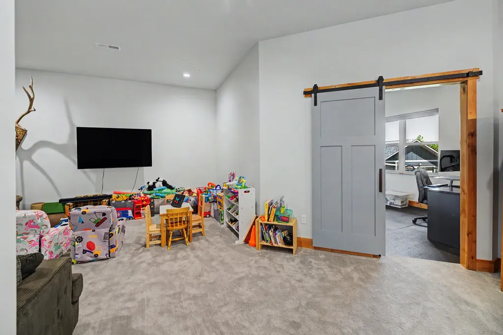 8 Skihi Peak Drive Clancy MT 59634