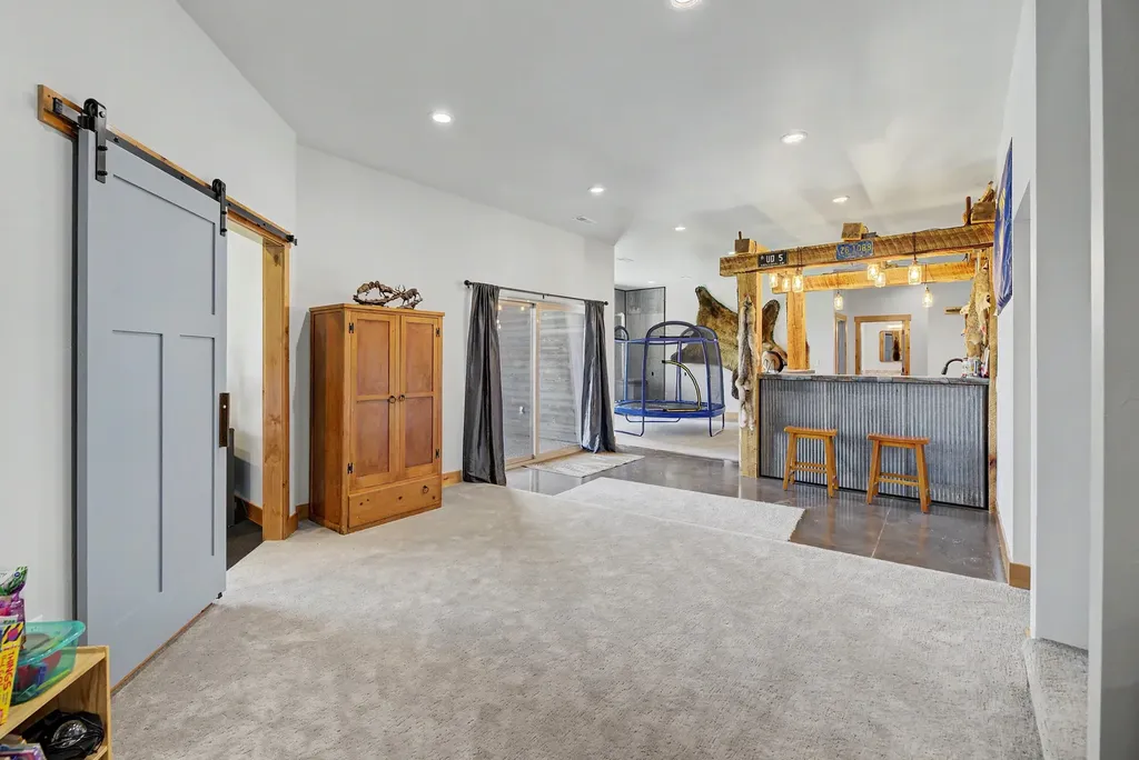 8 Skihi Peak Drive Clancy MT 59634