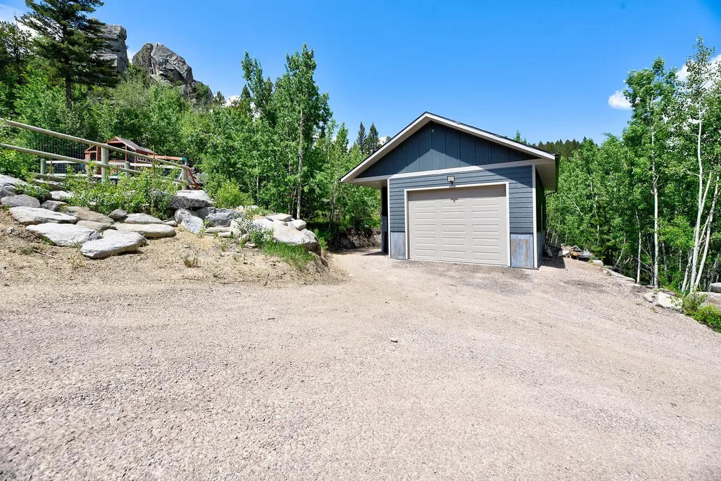 8 Skihi Peak Drive Clancy MT 59634
