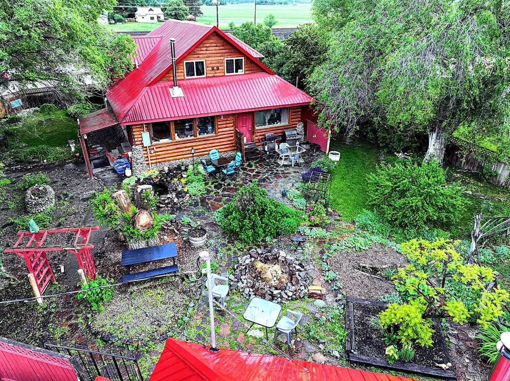 406 W Railroad Avenue Plains MT 59859