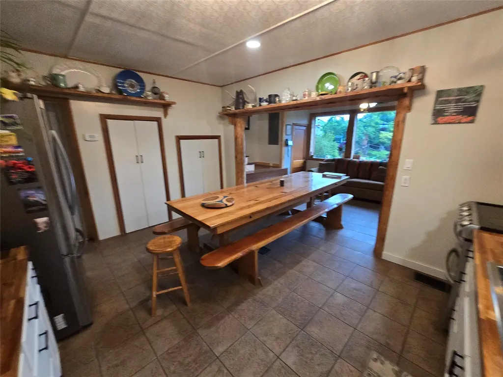 406 W Railroad Avenue Plains MT 59859