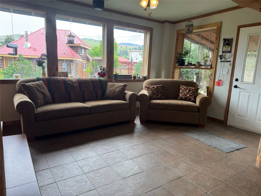 406 W Railroad Avenue Plains MT 59859