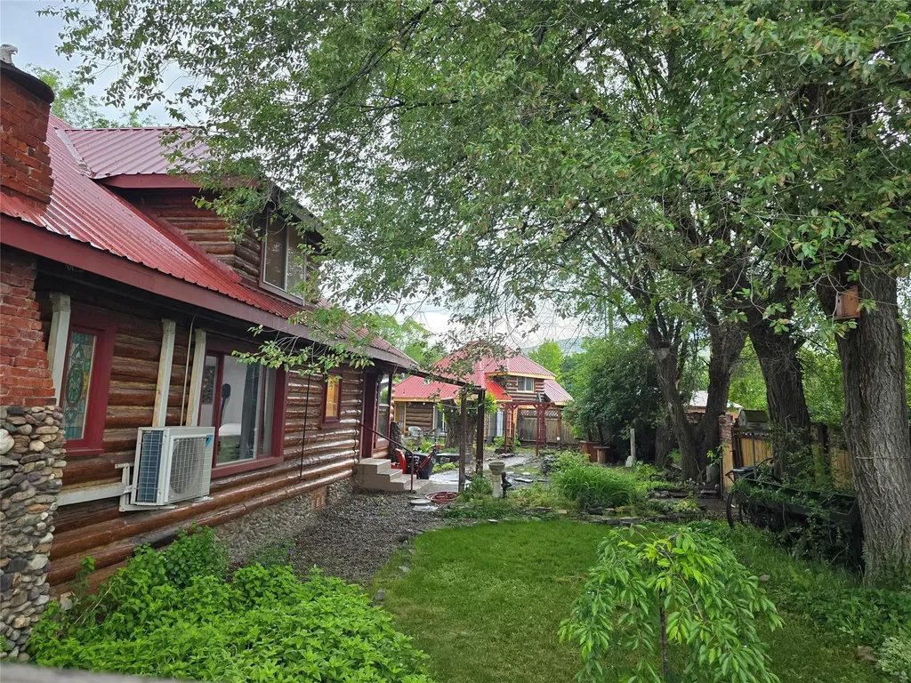 406 W Railroad Avenue Plains MT 59859