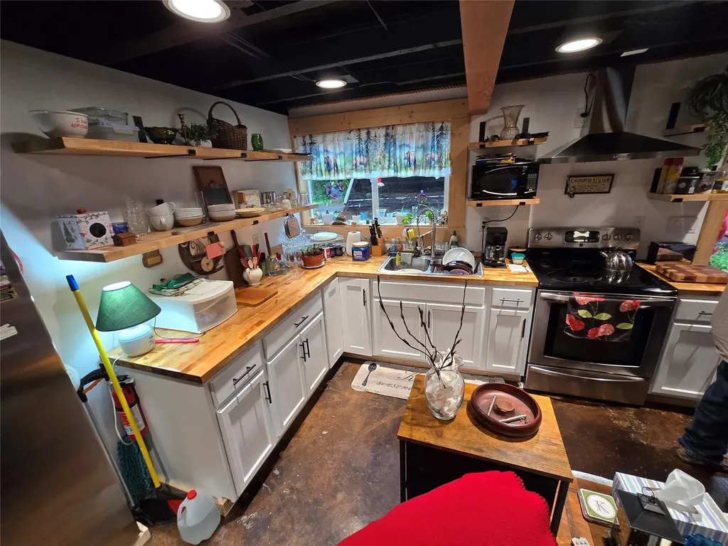 406 W Railroad Avenue Plains MT 59859