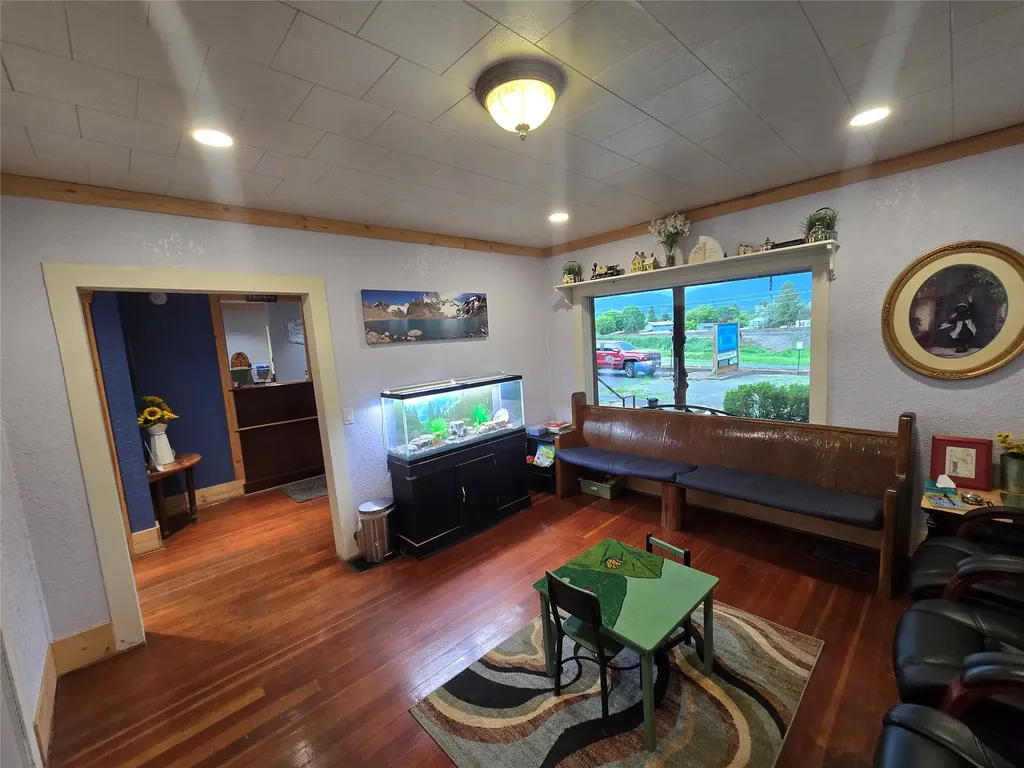 406 W Railroad Avenue Plains MT 59859