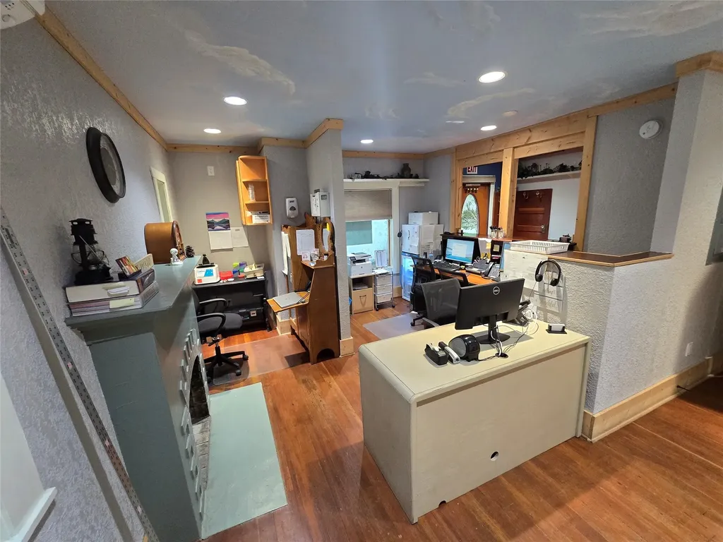406 W Railroad Avenue Plains MT 59859