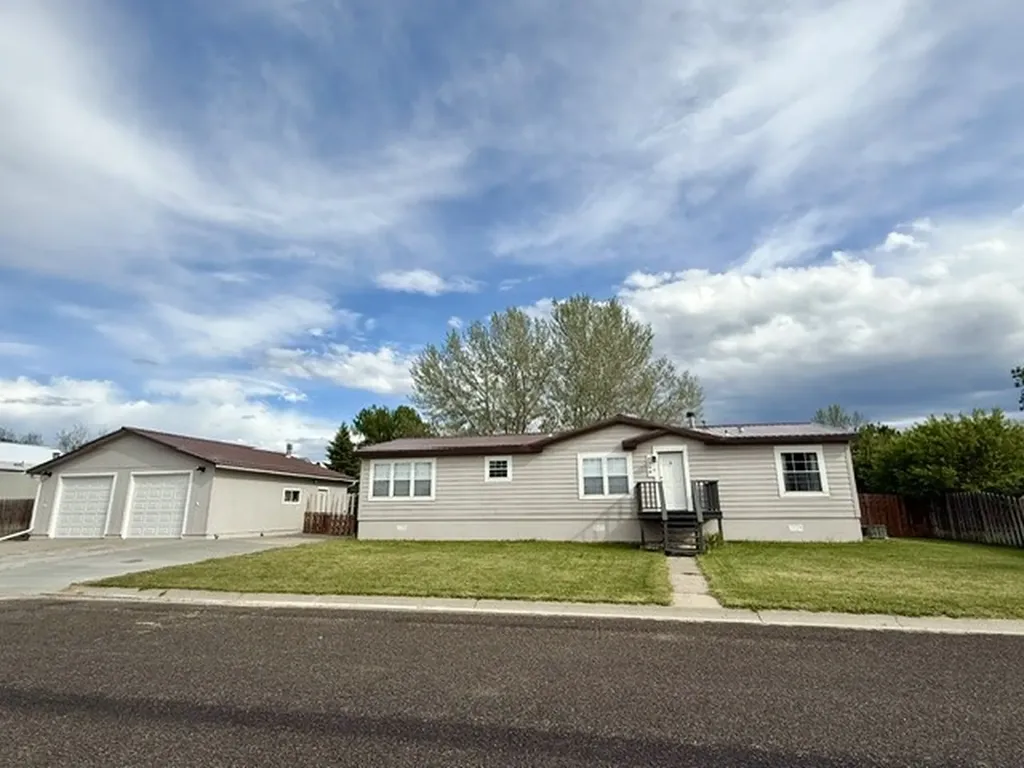 3298 Appaloosa Drive Colstrip MT 59323