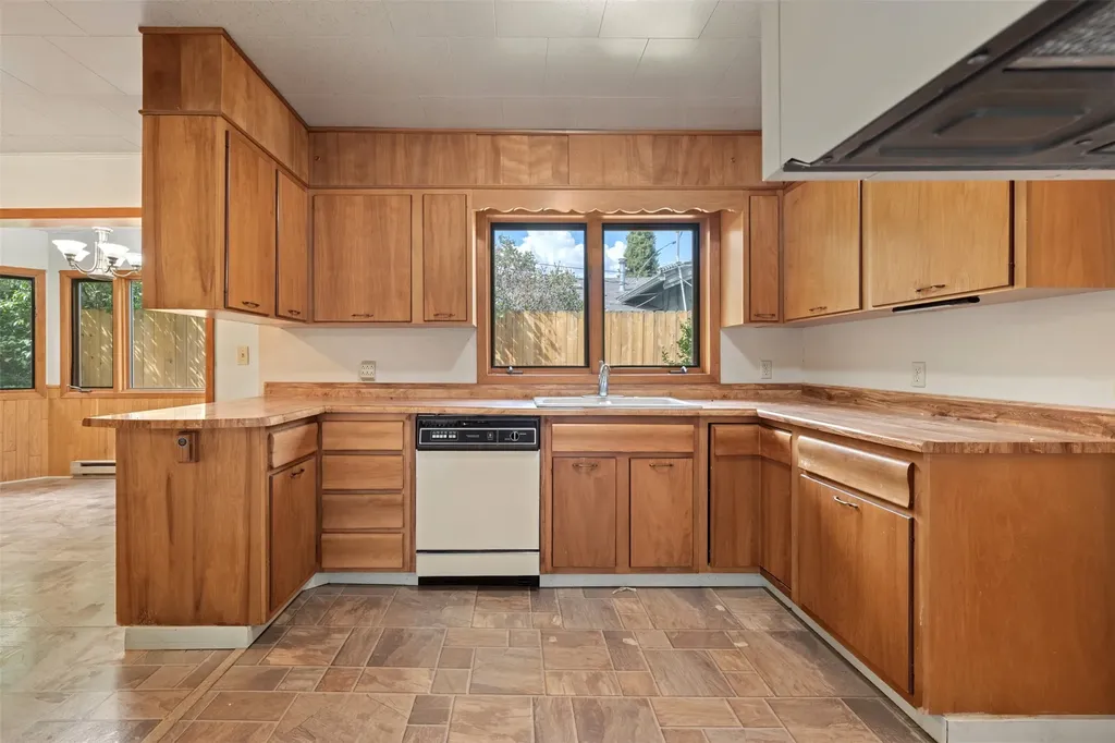 1909 Howard Street Butte MT 59701