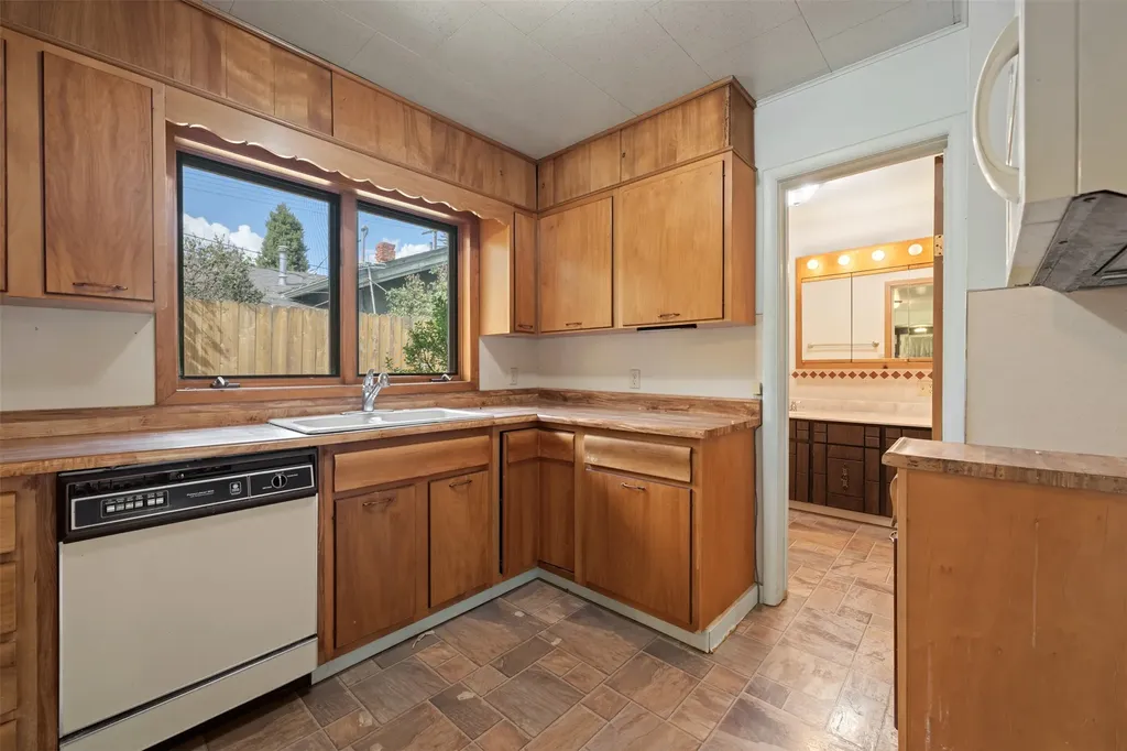 1909 Howard Street Butte MT 59701