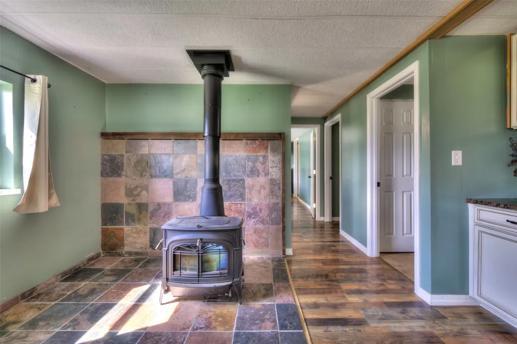 1327 Honey House Lane Corvallis MT 59828