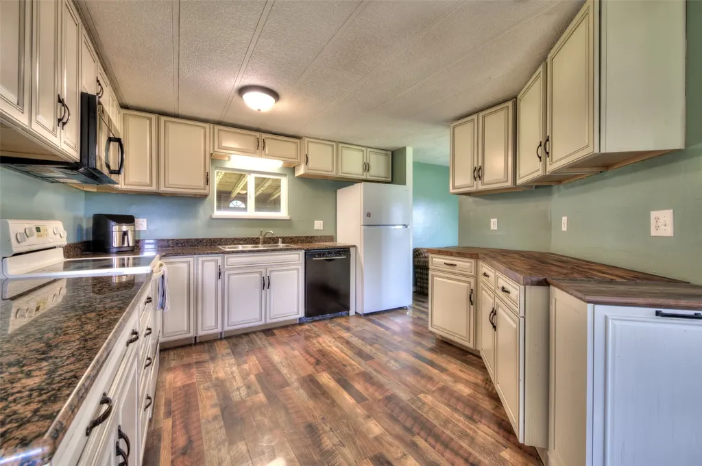 1327 Honey House Lane Corvallis MT 59828