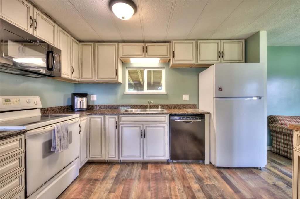 1327 Honey House Lane Corvallis MT 59828