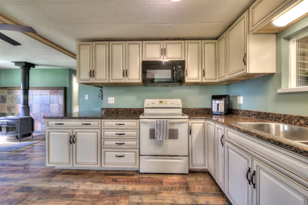 1327 Honey House Lane Corvallis MT 59828