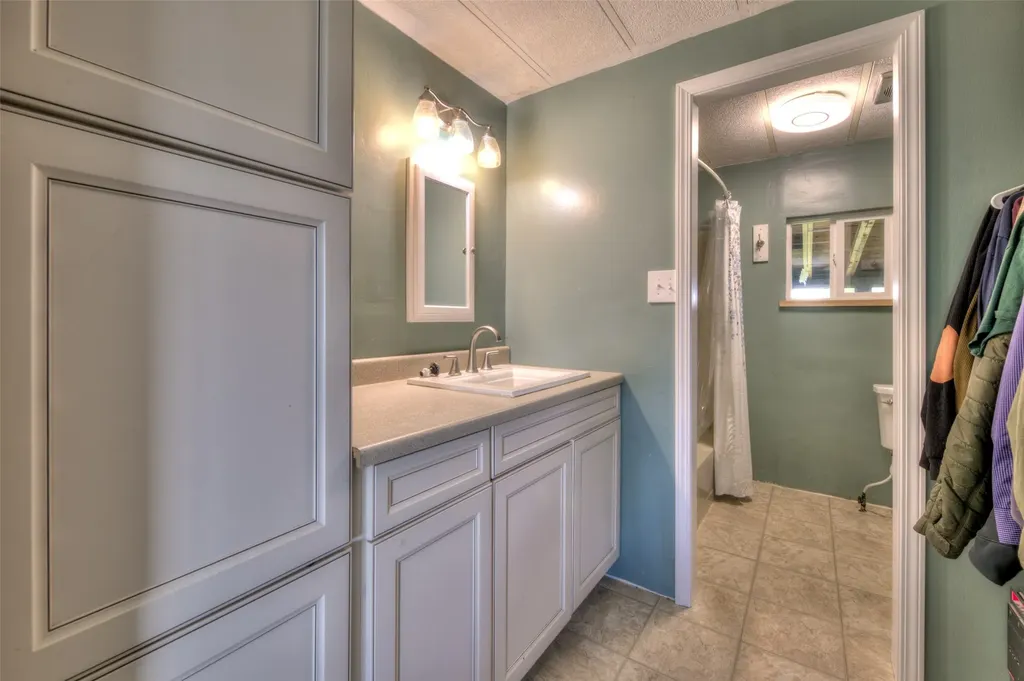 1327 Honey House Lane Corvallis MT 59828