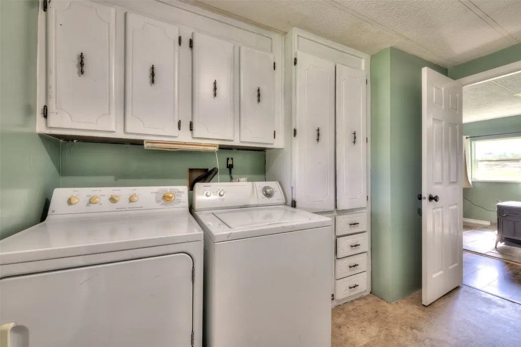 1327 Honey House Lane Corvallis MT 59828