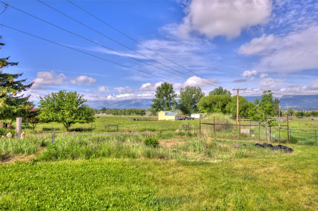 1327 Honey House Lane Corvallis MT 59828