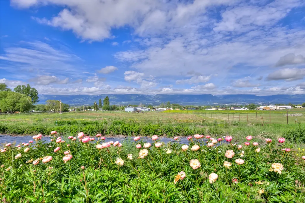 1327 Honey House Lane Corvallis MT 59828