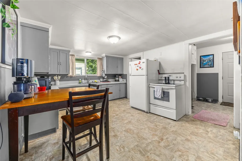 9469 Mt Highway 200 E Bonner MT 59823