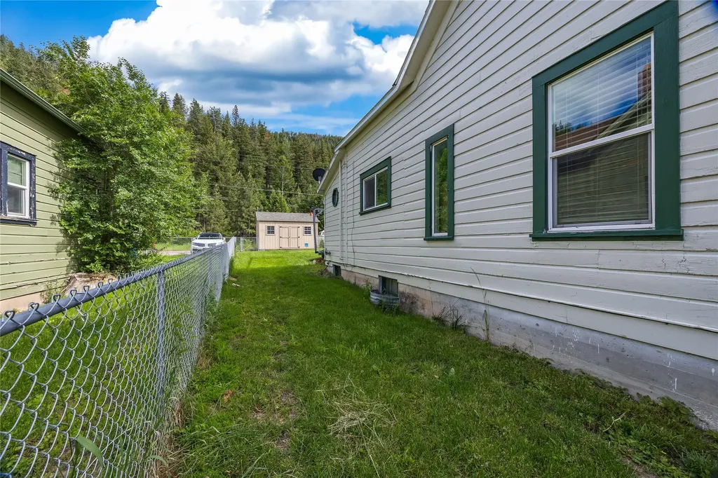 9469 Mt Highway 200 E Bonner MT 59823