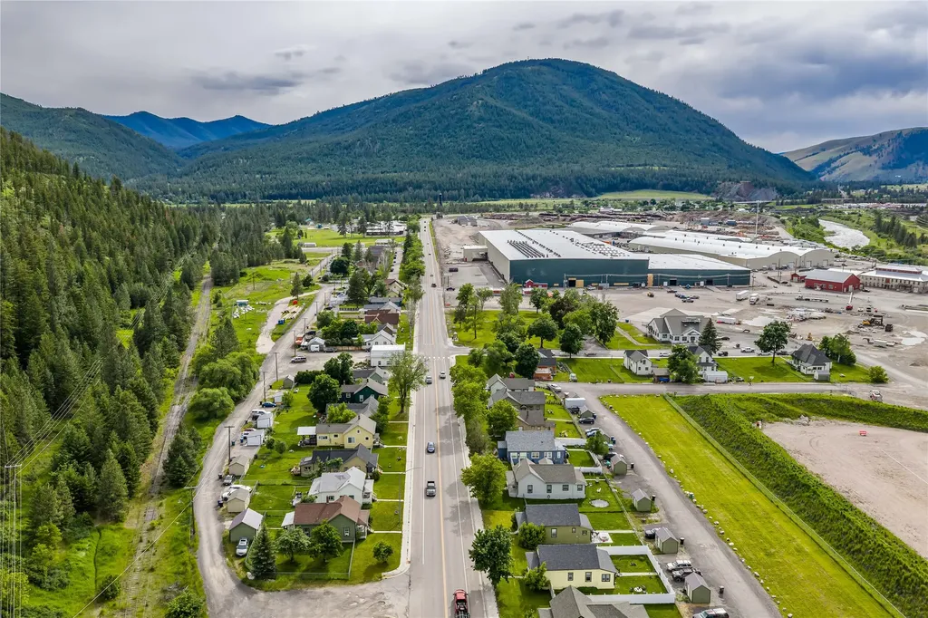 9469 Mt Highway 200 E Bonner MT 59823