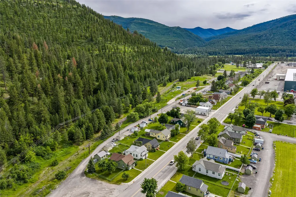 9469 Mt Highway 200 E Bonner MT 59823