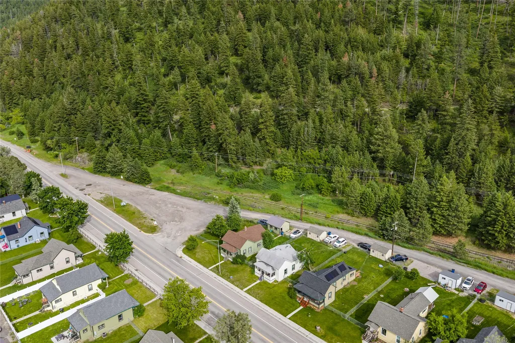 9469 Mt Highway 200 E Bonner MT 59823