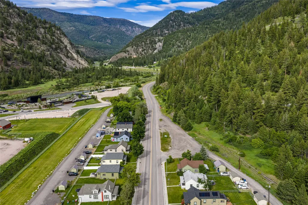 9469 Mt Highway 200 E Bonner MT 59823