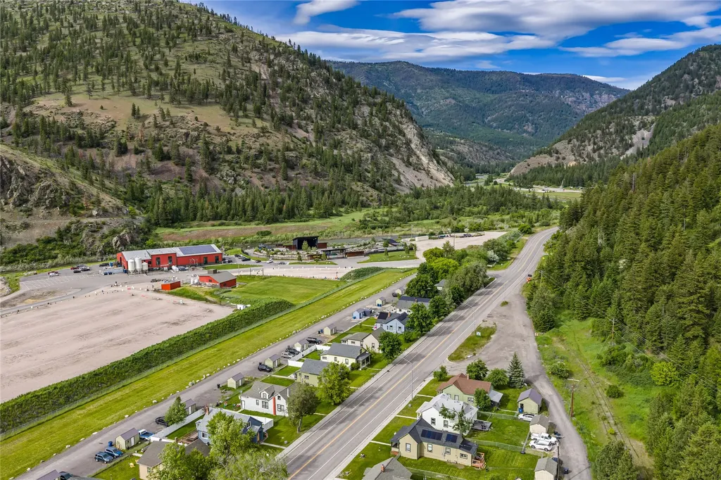 9469 Mt Highway 200 E Bonner MT 59823