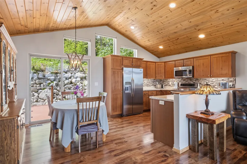 1885 Bad Bear Way Victor MT 59875