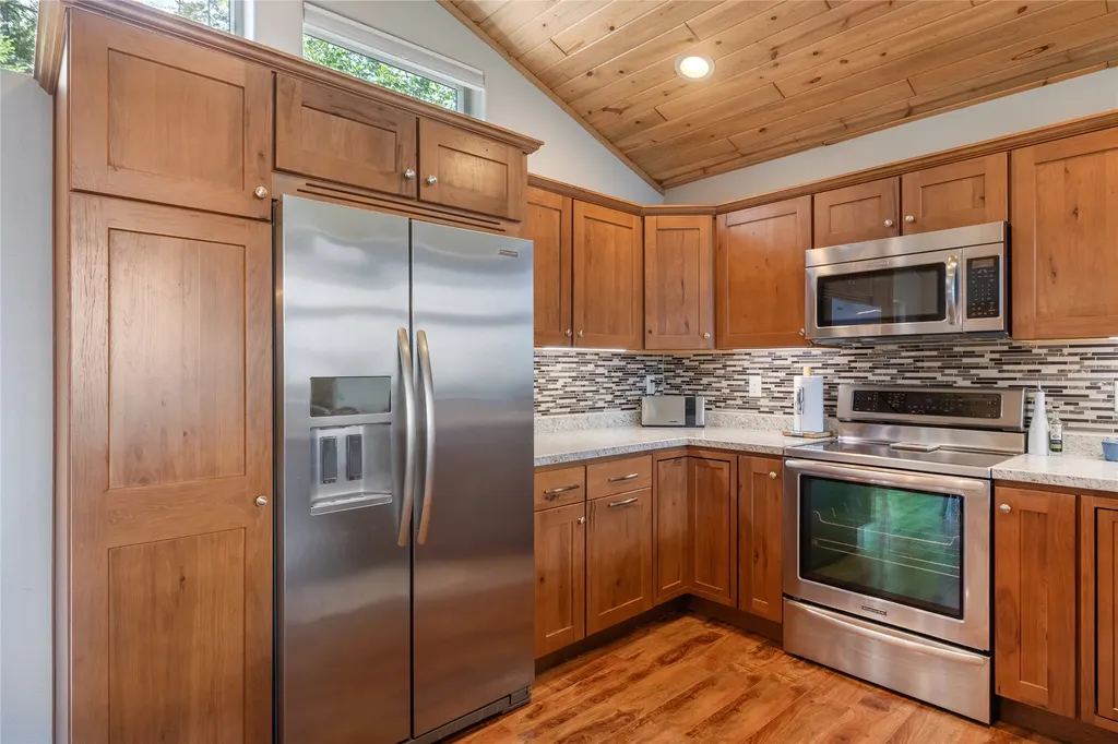 1885 Bad Bear Way Victor MT 59875