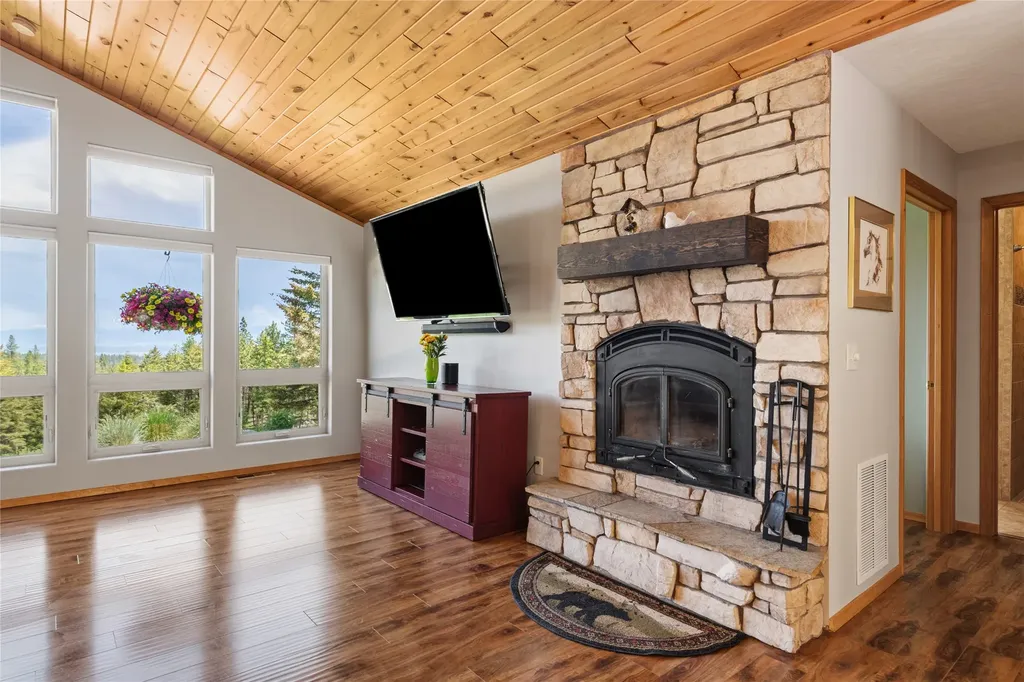1885 Bad Bear Way Victor MT 59875