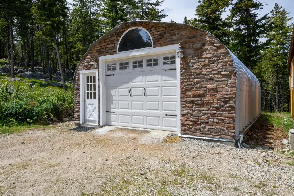1885 Bad Bear Way Victor MT 59875