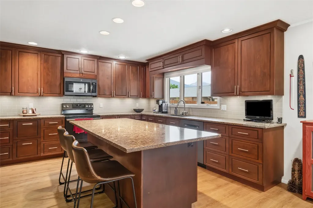 802 Parker Avenue Hamilton MT 59840