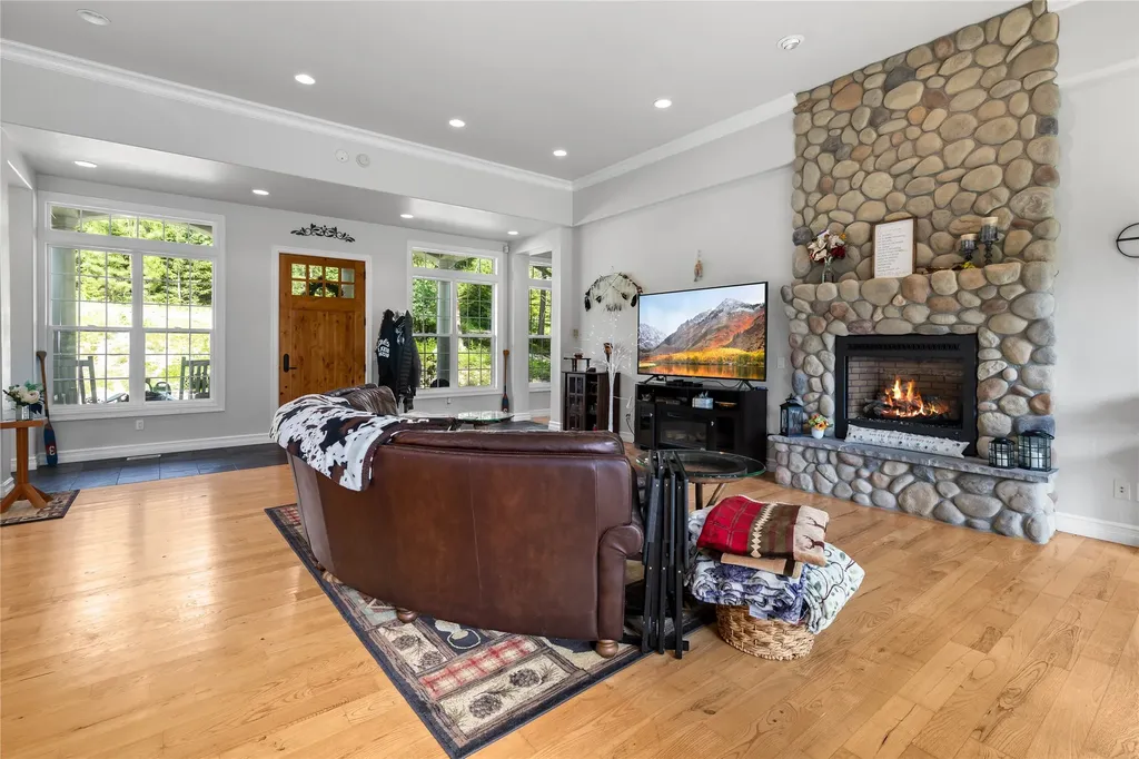 20245 Swan View Road Rollins MT 59931