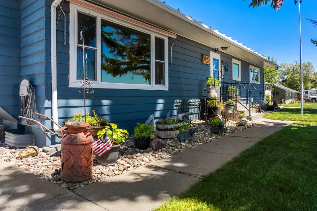 203 3rd Avenue SW Fairfield MT 59436