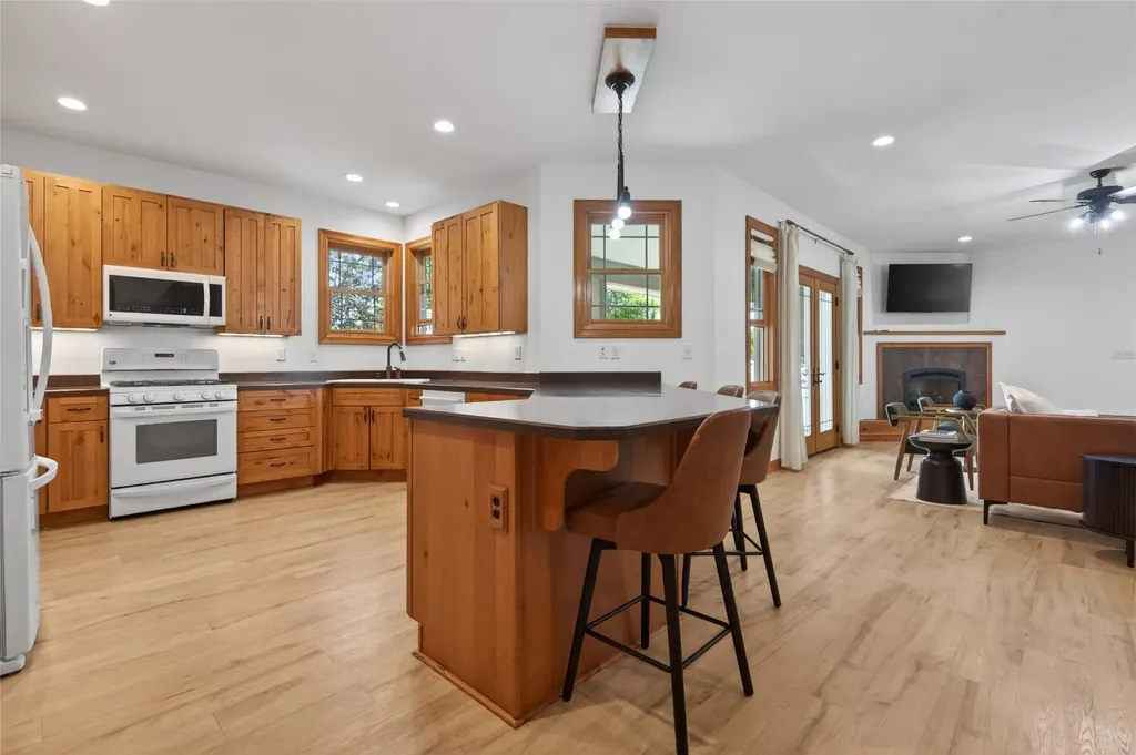 895 Cap Road Helena MT 59602