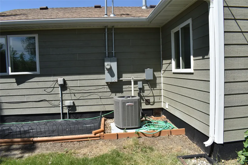 908 Turner Avenue Shelby MT 59474