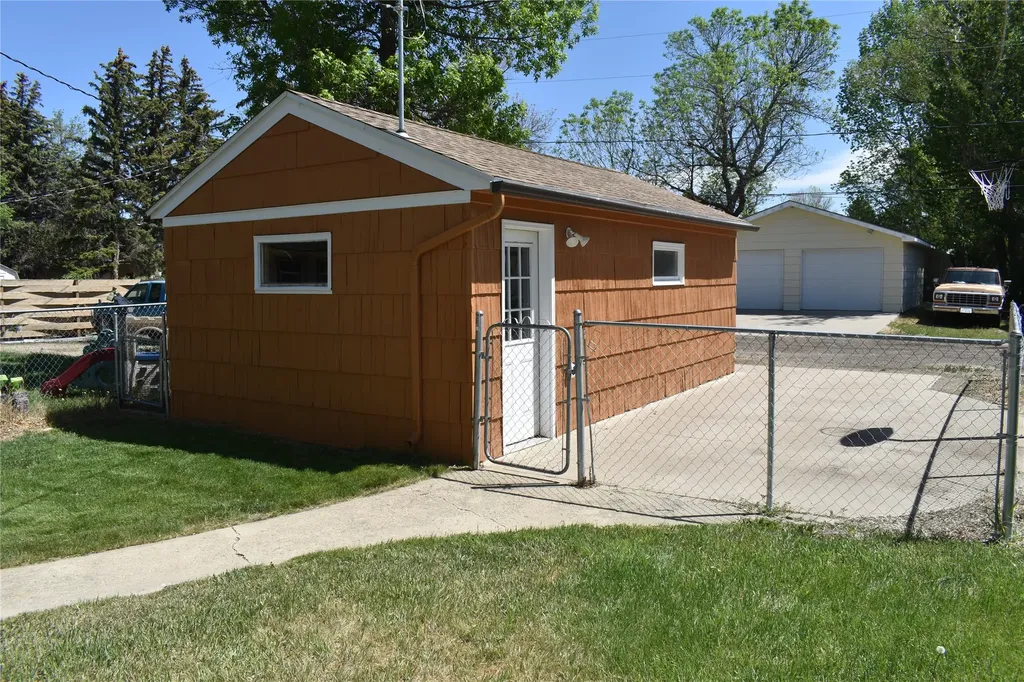 908 Turner Avenue Shelby MT 59474