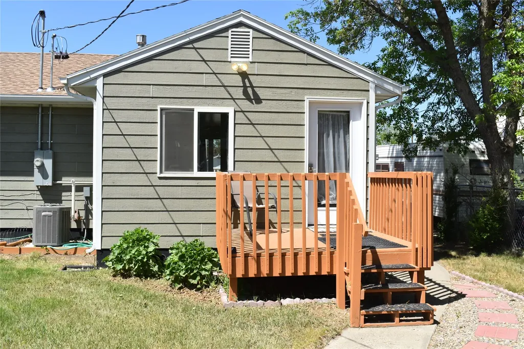 908 Turner Avenue Shelby MT 59474