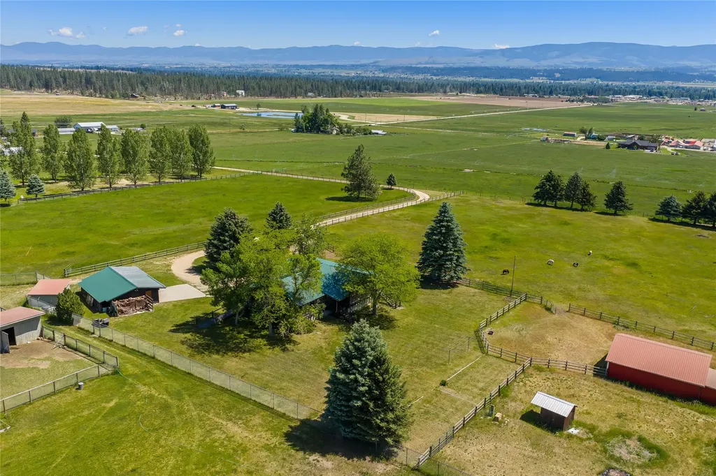 2811 Foxtrotter Trail Victor MT 59875