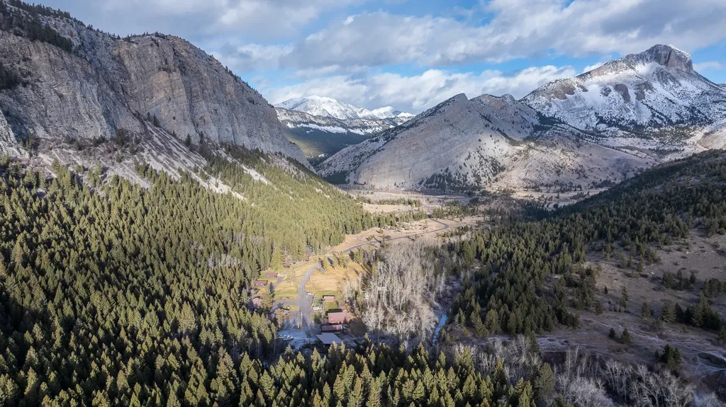 8571 Sun Canyon Lodge Road Augusta MT 59410