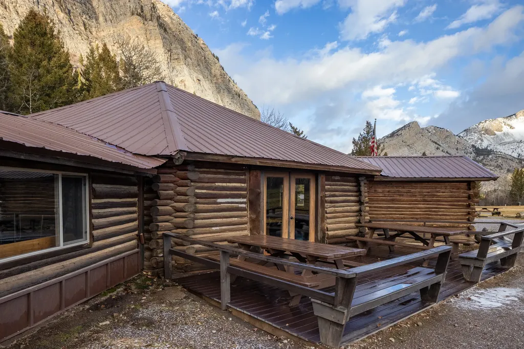 8571 Sun Canyon Lodge Road Augusta MT 59410