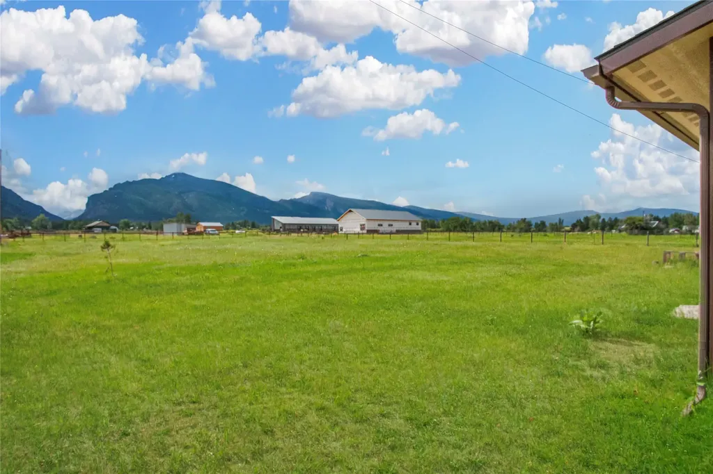 323/325 W River Road Hamilton MT 59840