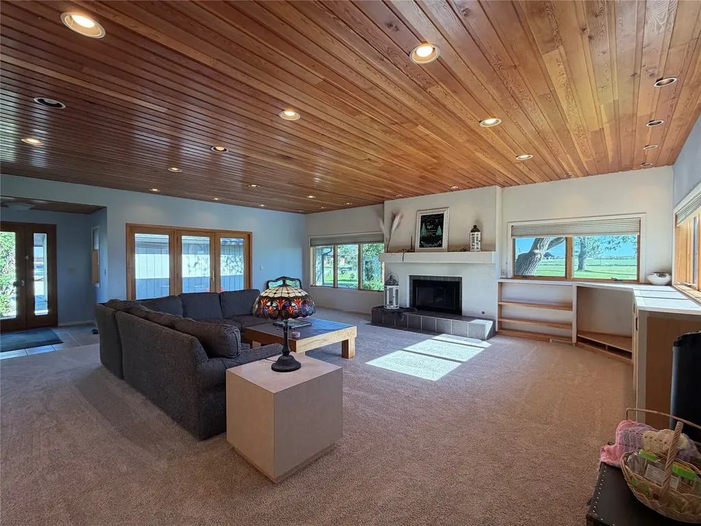 608 2nd Street Valier MT 59486