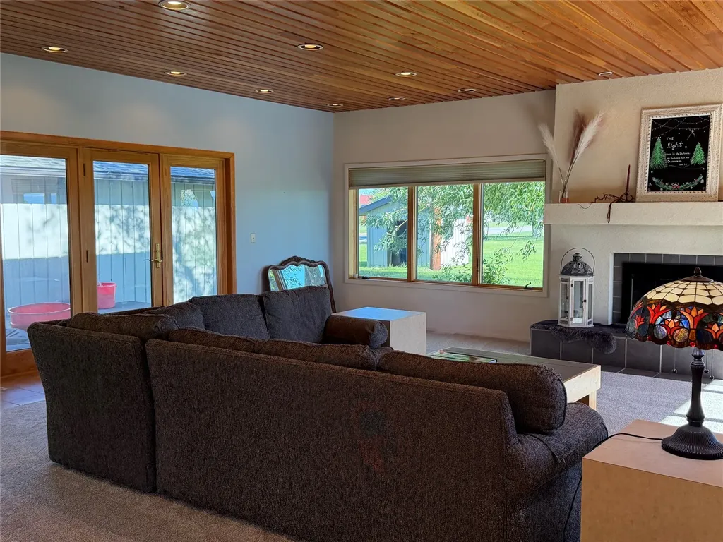 608 2nd Street Valier MT 59486