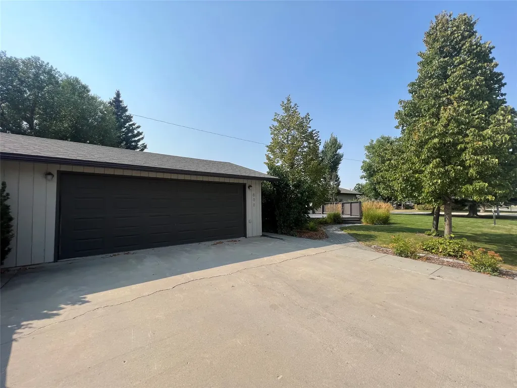 608 2nd Street Valier MT 59486